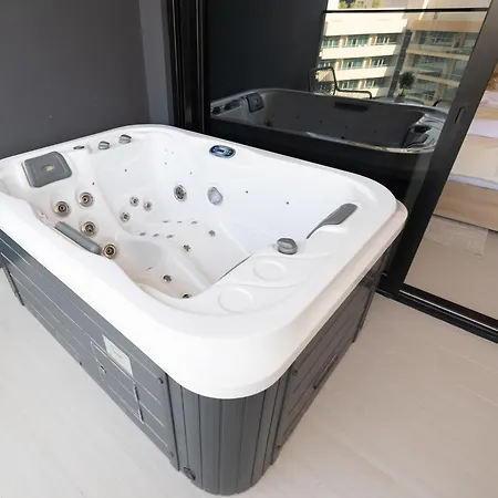Luxury Studio - Private Jacuzzi & Burj Khalifa View-2