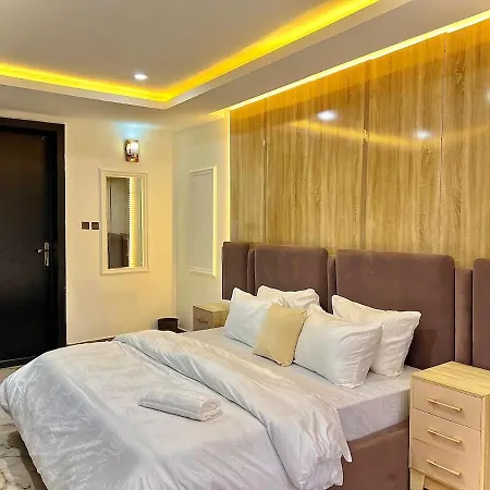 Spacious 3 Bedroom In Lekki With Wifi And 24 X 7 Power-3