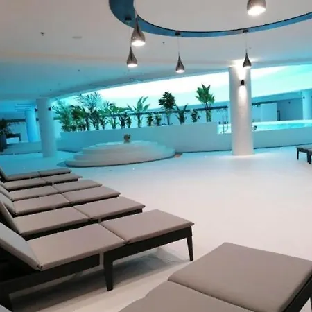 Hanza Tower WHITE SKY 24 Jacuzzi&Pool&SPA-3