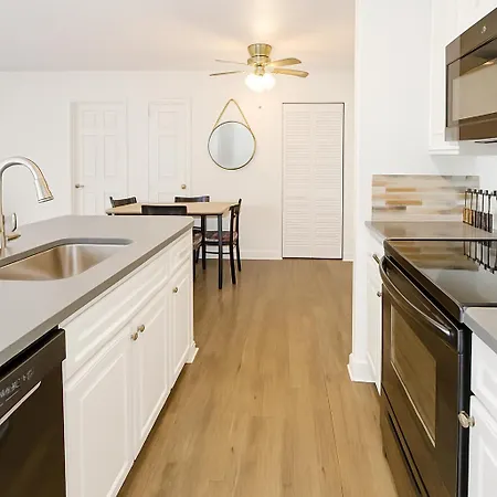 Hollywood Hills Haven - Resort Living Near Universal Studios & Warner Bros-2