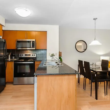 High-Rise Skyline Suite Sleeps 5 Steps To Sq1-3