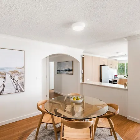 The Burleigh Breeze Beach Front Apartment-2