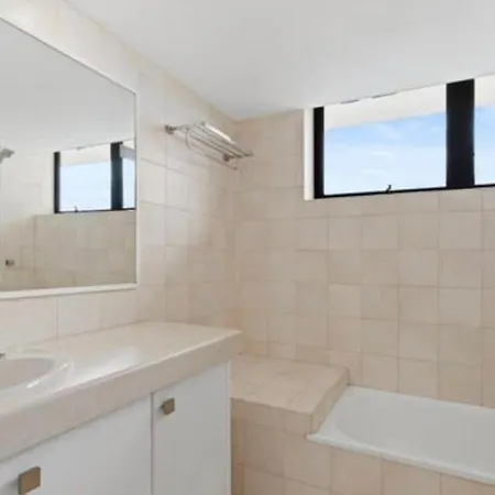 Stunning Sea-View Apartment, Prime Location-3