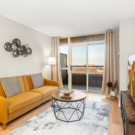 High-Rise Skyline Suite Sleeps 5 Steps To Sq1-2