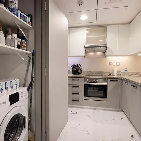 Spacious 1Br & Study Burj Khalifa View, Downtown-3