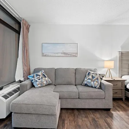 Landmark Resort Studio With King Bed, Kitchenette & Smart Tv-2