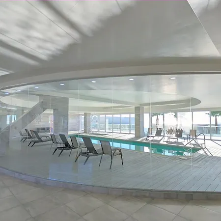 Beach & Pool Apartment-3