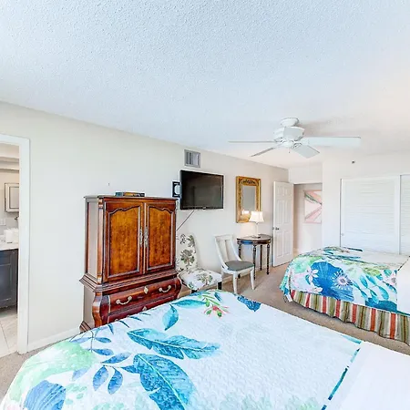 Penthouse View Beachfront Sleeps 10: 604-2