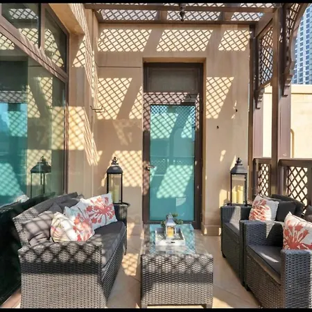 Skyline Retreats Holiday Homes I Souk 1 & 2 Bedroom Apartments I Burj Khalifa Views I Private Terrace I Gym, Pool, Parking & Wi-Fi-2