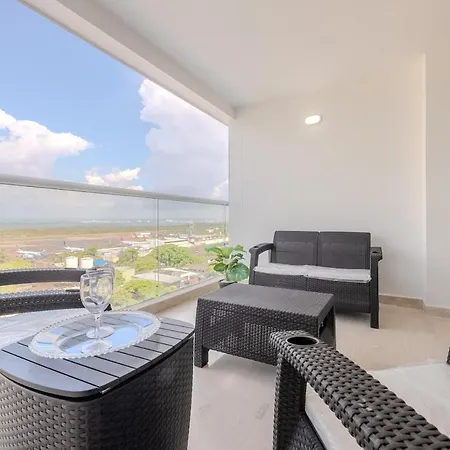 Apartamento Lujoso En Cartagena A Pocos Pasos Del Aeropuerto-3