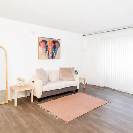 Hollywood Hills Haven - Resort Living Near Universal Studios & Warner Bros-3