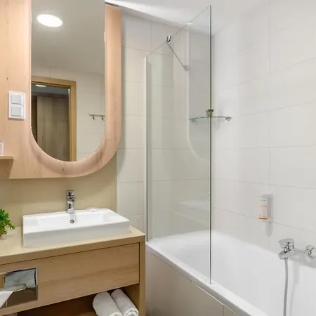 Portobello Wellness&Yacht Hotel Esztergom-3
