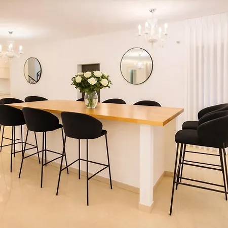 Private Villa With Six Bedroom-3