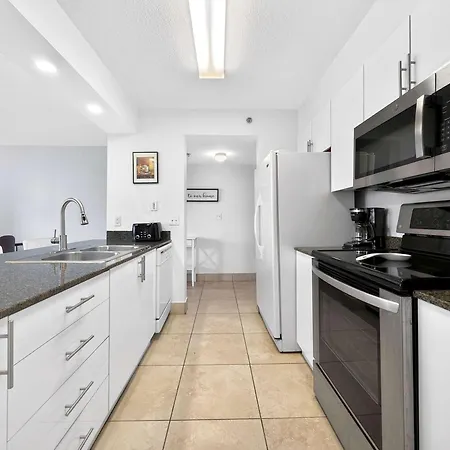2 Bedroom, 2 Bathroom Plus Den Brickell Condo Pool, Hot Tub, And Gym-2