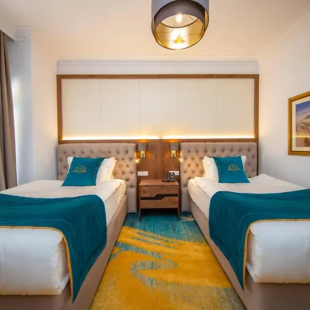 Grand Hotel Belushi-2