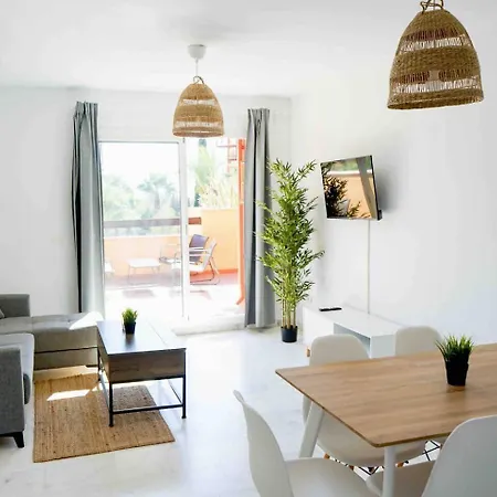 Relaxing 2 Bed Duplex: Seaviews, Terrace & Rooftop-3