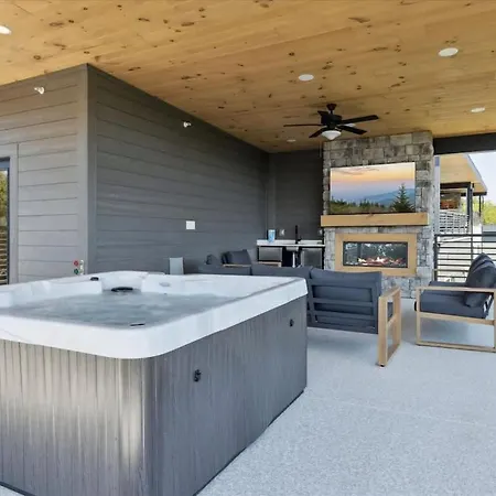 Peak Overlook By Beyond Expectations W Hot Tub-2