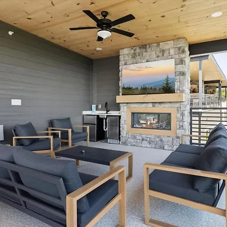 Peak Overlook By Beyond Expectations W Hot Tub-3