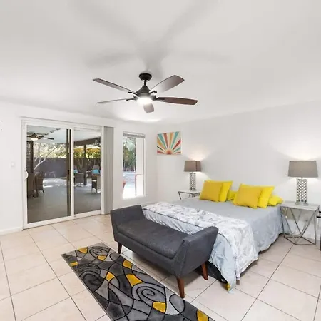 3Br 2Ba Home In Palm Springs With Private Pool-2