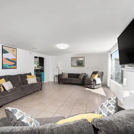 3Br 2Ba Home In Palm Springs With Private Pool-3