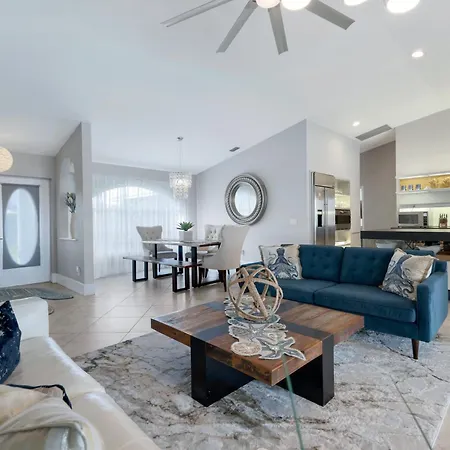 Seaclusion - Luxury, Heated Pool Spa, Near Beach, 2 Dogs-2