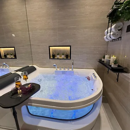 شقة الملقا جاكوزي وتراس Al Malqa Luxury Jacuzzi Terrace-2