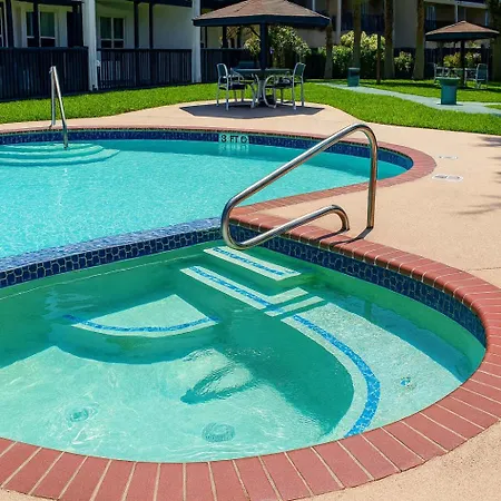 Comfy Updated Beachside Getaway-3