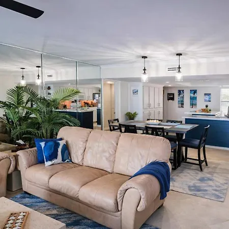 Top Floor Ultimate Beachfront Luxury Remodeled-3