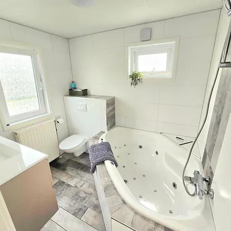 De Poort Van Zeeland Aan Het Water Met Jacuzzi-2