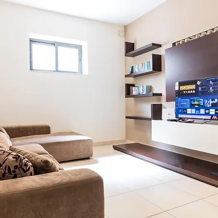 Mandalay Cozy & Affordable Apartment With Patio-2