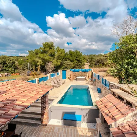 Stone Holiday House Zara With Jacuzzi-2