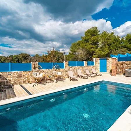 Stone Holiday House Zara With Jacuzzi-3