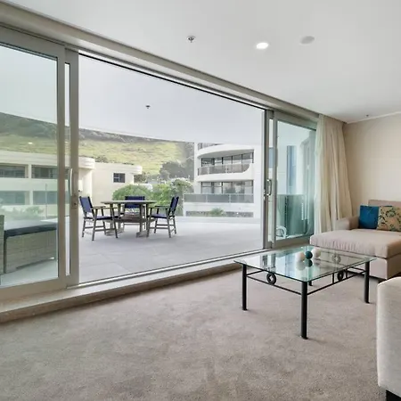 Oceanside Apartment With Pool Views-2