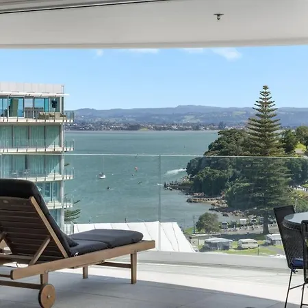 Oceanside Apartment With Iconic Views-2