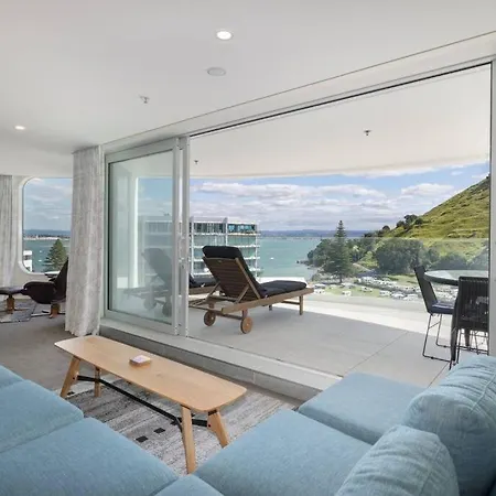 Oceanside Apartment With Iconic Views-3