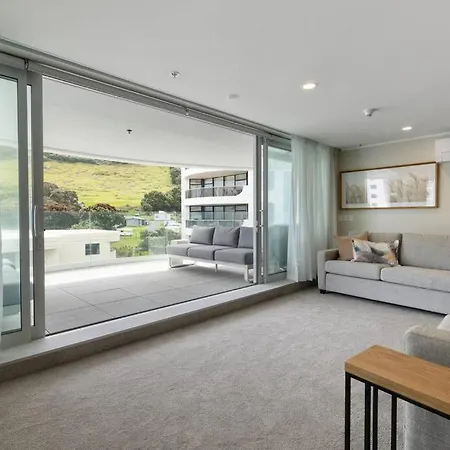 Spacious Oceanside Oasis-3