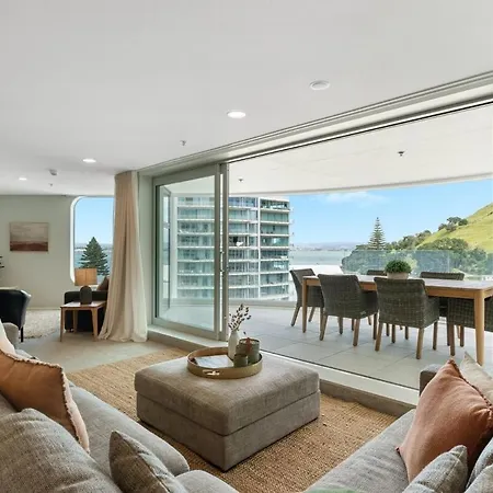 Executive Oceanside Apartment-2