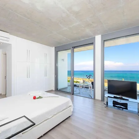 Luxury Villa By The Sea With Heated Pool-3