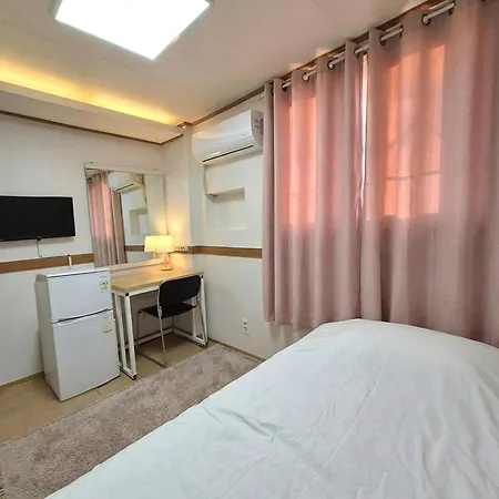 Sweet House Seoul, Line 2 & 5 - Direct To Hongdae Gangnam-3