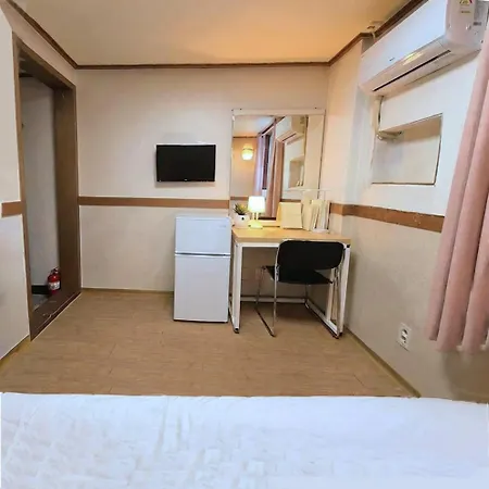 Sweet House Seoul, Line 2 & 5 - Direct To Hongdae Gangnam-2