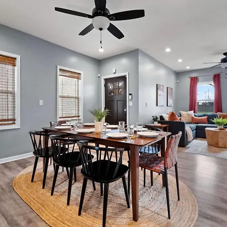 Hot Tub N64 Mins To Downtown Sleeps 8-2