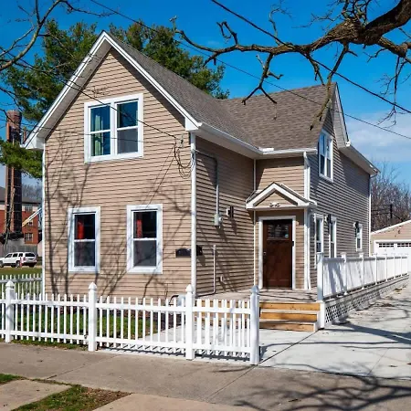 Hot Tub N64 Mins To Downtown Sleeps 8-3