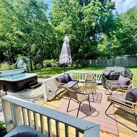 Hot Tub, Game Room, 4 Bedrooms, Gorgeous Remodel-3