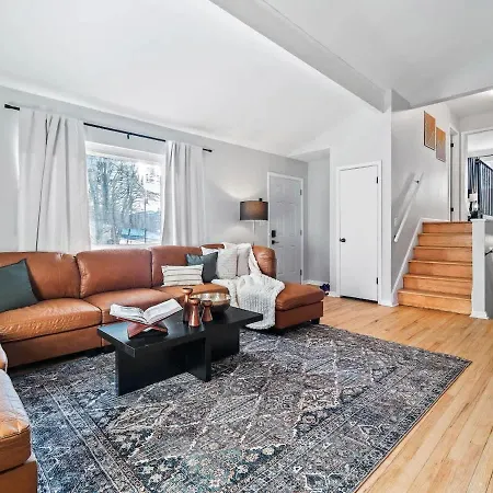 Hot Tub, Game Room, 4 Bedrooms, Gorgeous Remodel-2