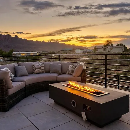 Exclusive Retreats Desert Vista Luxury 6 Bedroom Retreat- Heated Pool Hot Tub-2