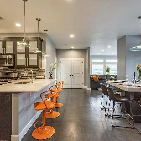 Luxury Dual-Home Escape With 2 Hot Tubs, Bocce Court & Panoramic Red Rock Views-2