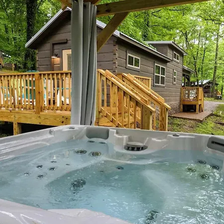Peggers Cabin Luxury Rustic Tiny Cabin Spa-3