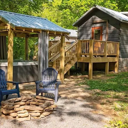Meg Cabin Tiny Rustic Comfort On Lookout Mtn-2