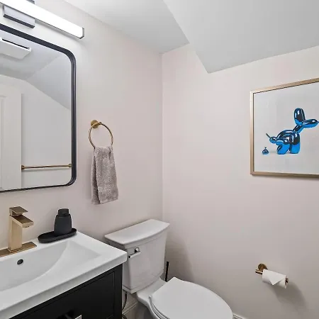 Cleveland Escape - Hot Tub - Karaoke Machine - Sleeps 12-3