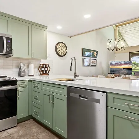 Peaceful 2Br Retreat With Pools & Hot Tubs-2